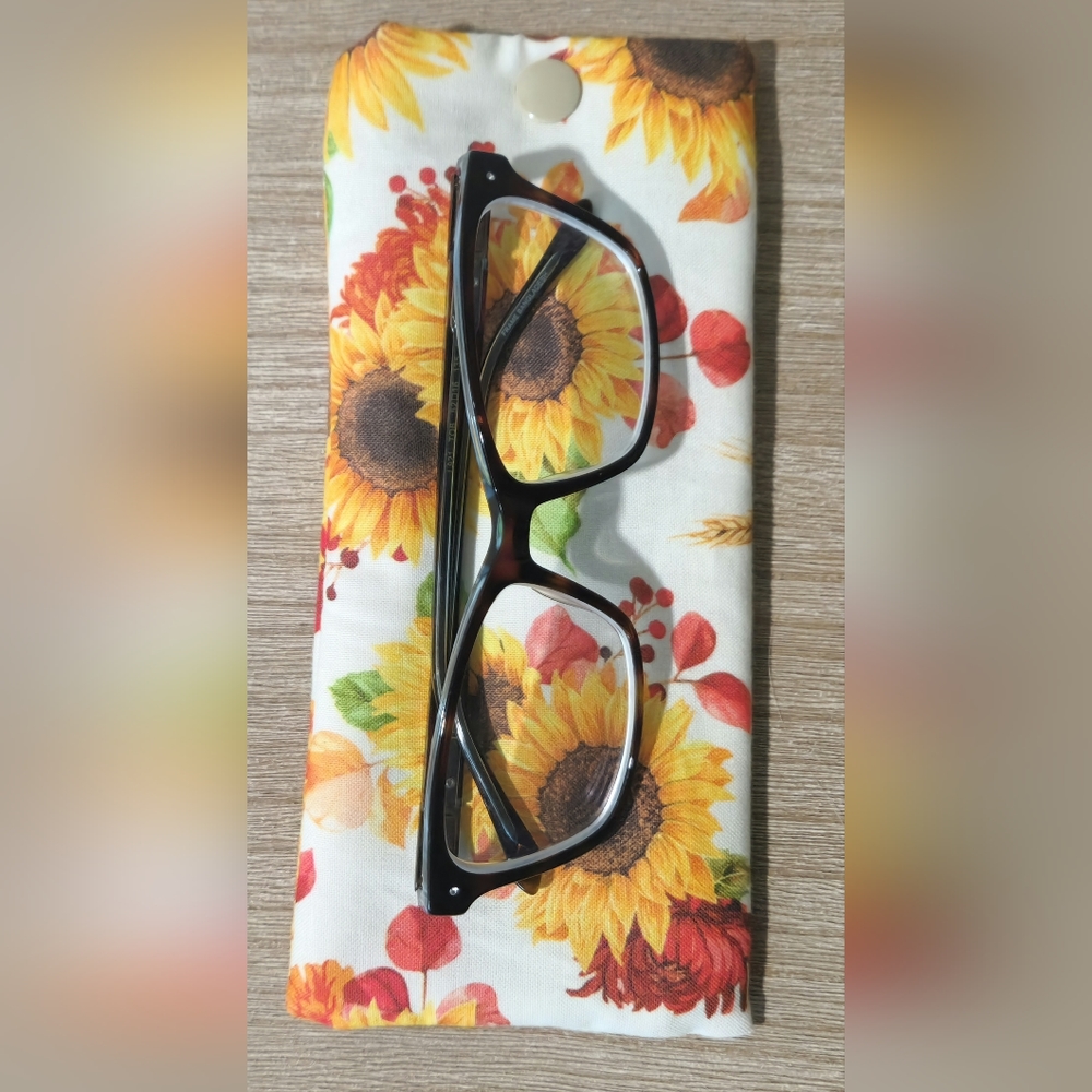 Handmade Sunflower Padded Eyeglass Case or Sunglass Case with Snap Closure - Picture 3 of 4